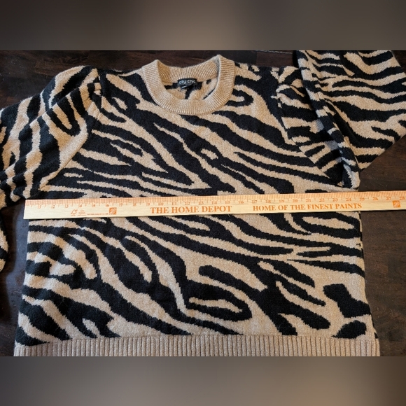 City Chic Zebra Print Sweater w/ Puff Sleeve, Women's L/20, So Soft! - Picture 5 of 5
